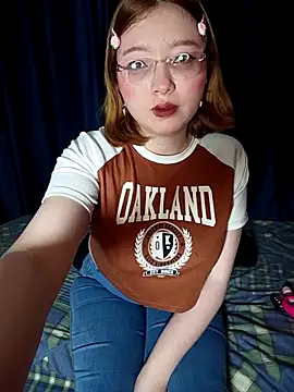 Snapshot of Michi_sauria1 chatting on 12/18/25, 07:24 Michi sauria1 online show from 12/18/25, 07:24