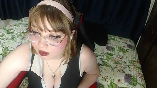 Snapshot of Michi_sauria1 chatting on 12/15/25, 03:23 Michi sauria1 online show from 12/15/25, 03:23