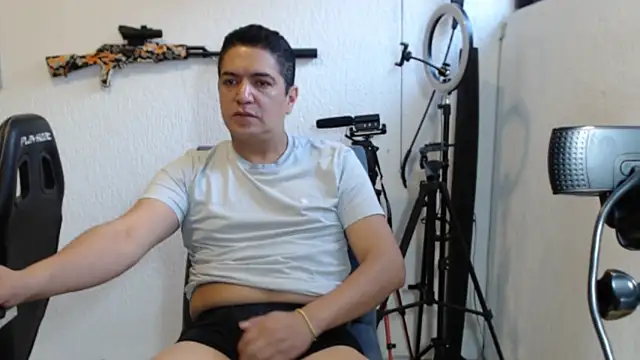 yayo 33 online show from 11/12/25, 08:34