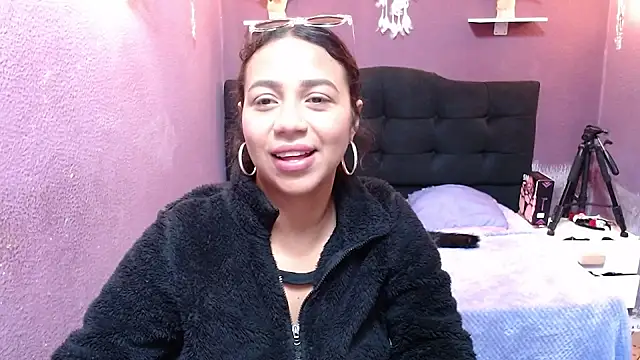 monika 256 online show from 12/17/25, 01:05