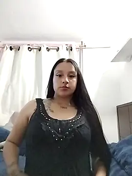 Snapshot of Thamara- chatting on 11/06/25, 10:47 Thamara- online show from 11/06/25, 10:47