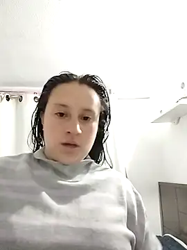 Snapshot of Thamara- chatting on 11/08/25, 10:30 Thamara- online show from 11/08/25, 10:30