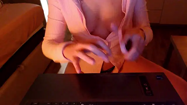 LaContessaClara online show from 01/15/26, 12:25