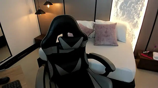 coral rosse  online show from 11/15/25, 12:14