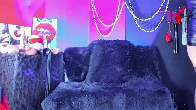 Snapshot of KatrinaStone chatting on 12/20/25, 09:06 KatrinaStone online show from 12/20/25, 09:06