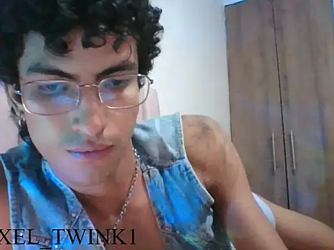 axel love13 online show from 11/11/25, 12:05