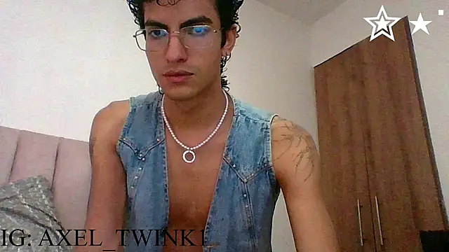 Snapshot of axel_love13 chatting on 02/28/26, 10:09 axel love13 online show from 02/28/26, 10:09