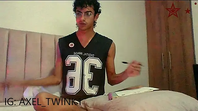 axel love13 online show from 11/18/25, 04:16