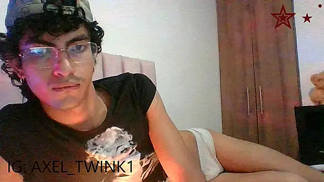 axel love13 online show from 12/16/25, 05:22