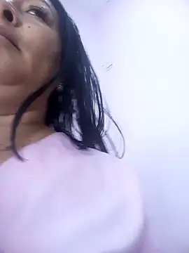 Snapshot of keilaJhonsom1 chatting on 11/08/25, 04:32 keilaJhonsom1 online show from 11/08/25, 04:32