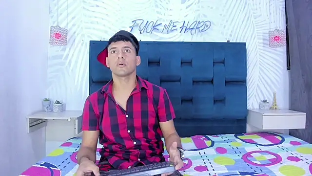 Snapshot of KEVIN_MCKINLEY chatting on 11/06/25, 05:33 KEVIN MCKINLEY online show from 11/06/25, 05:33