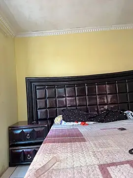 NiaLong21  online show from 12/18/25, 10:30