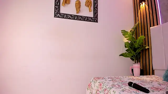 Snapshot of Carlotta_de_velour chatting on 02/27/26, 04:56 Carlotta de velour online show from 02/27/26, 04:56