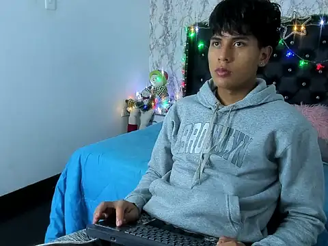 Valentino Lane online show from 12/23/25, 02:00