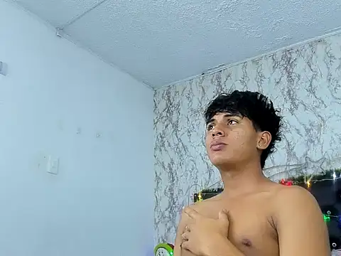 Valentino Lane online show from 12/21/25, 02:35