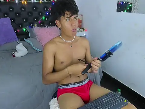 Valentino Lane online show from 12/15/25, 02:06