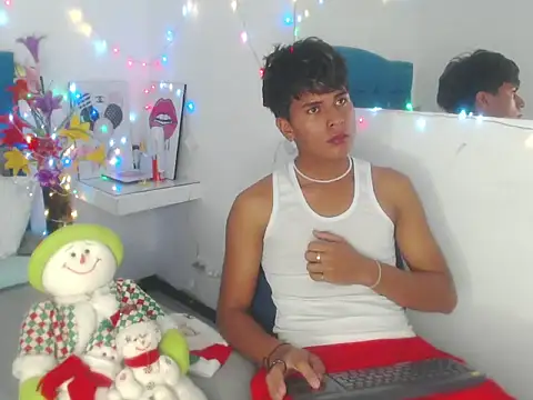 Valentino Lane online show from 12/02/25, 01:46