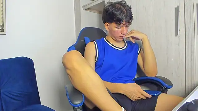 Snapshot of fredd_cs chatting on 11/07/25, 06:56 fredd cs online show from 11/07/25, 06:56