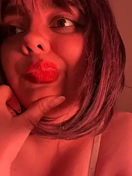 Snapshot of candicewest_ chatting on 07/29/26, 05:45 candicewest online show from 07/29/26, 05:45