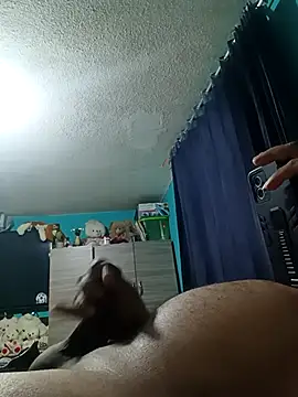 Snapshot of Loquillopajero chatting on 02/19/26, 12:35 Loquillopajero online show from 02/19/26, 12:35