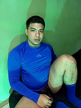 Snapshot of UrielRay13 chatting on 11/07/25, 11:41 UrielRay13 online show from 11/07/25, 11:41