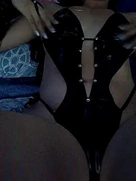 Lunaescarlataa online show from 11/16/25, 10:24