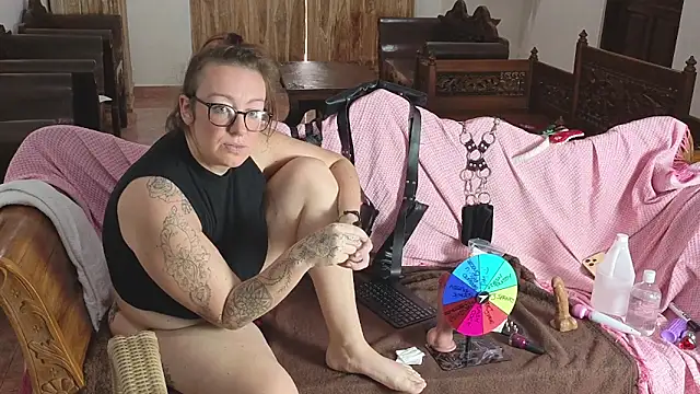 JadeStarUK online show from 12/15/25, 01:44