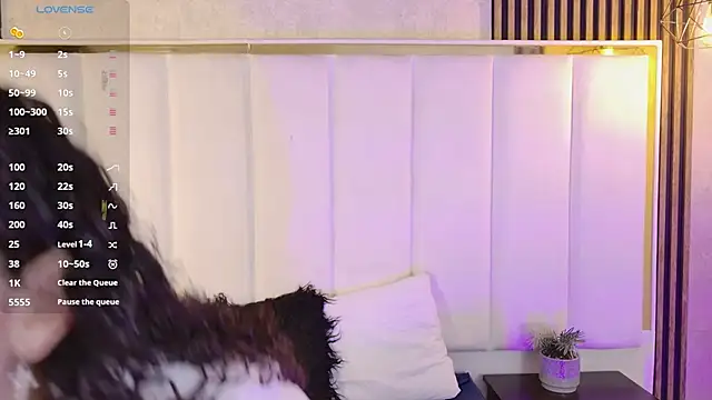 DemiJones  online show from 11/12/25, 03:54