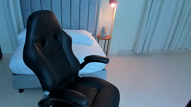 Snapshot of lolitaaqueen chatting on 11/08/25, 03:32 lolitaaqueen online show from 11/08/25, 03:32