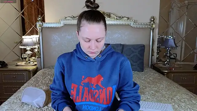 HolyBabyDoll online show from 11/28/25, 12:05