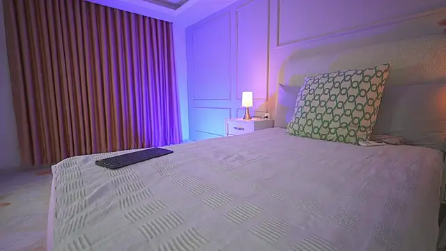 hanna  w online show from 04/18/26, 03:42