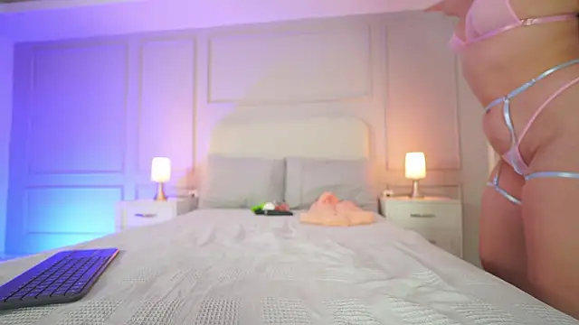 hanna  w online show from 11/28/25, 03:17