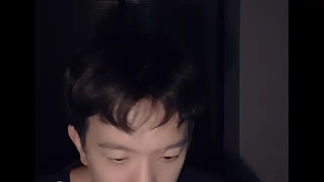 Snapshot of CouplingCry chatting on 11/26/25, 02:39 CouplingCry online show from 11/26/25, 02:39