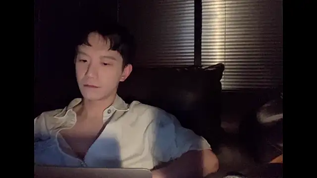 Snapshot of CouplingCry chatting on 11/30/25, 02:51 CouplingCry online show from 11/30/25, 02:51