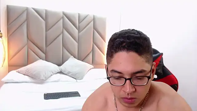 Snapshot of DanteVoss chatting on 11/08/25, 03:32 DanteVoss online show from 11/08/25, 03:32