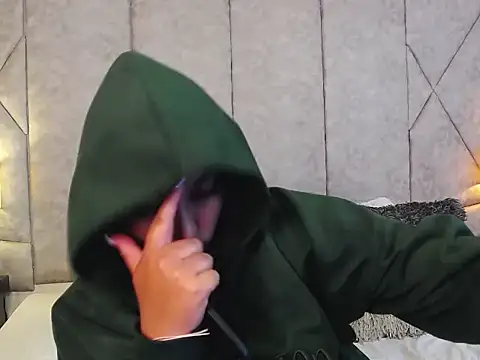 Snapshot of LannyShell chatting on 12/13/25, 08:04 LannyShell online show from 12/13/25, 08:04