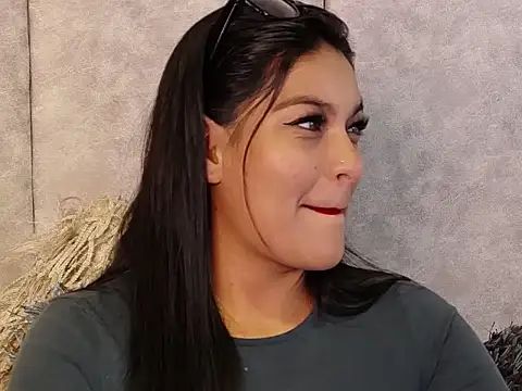 Snapshot of LannyShell chatting on 11/18/25, 05:49 LannyShell online show from 11/18/25, 05:49