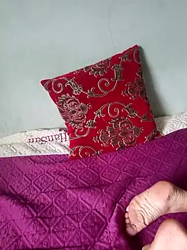 Snapshot of Ladzy_kieu chatting on 11/08/25, 01:31 Ladzy kieu online show from 11/08/25, 01:31