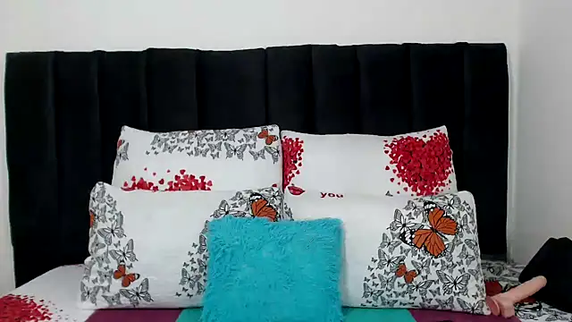 Miss-Berries online show from 03/28/26, 01:23