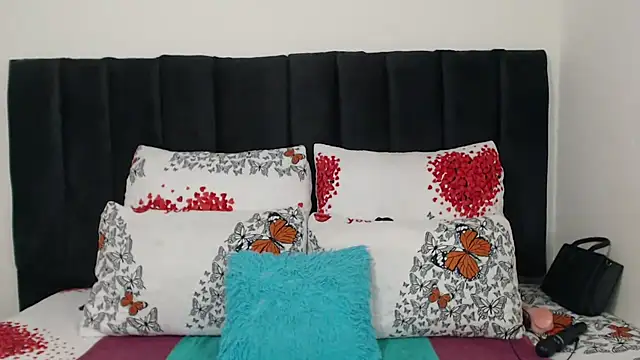 Miss-Berries online show from 04/01/26, 01:19