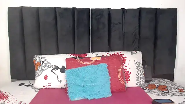 Snapshot of Miss-Berries chatting on 02/17/26, 06:22 Miss-Berries online show from 02/17/26, 06:22