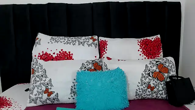 Miss-Berries online show from 03/29/26, 01:29