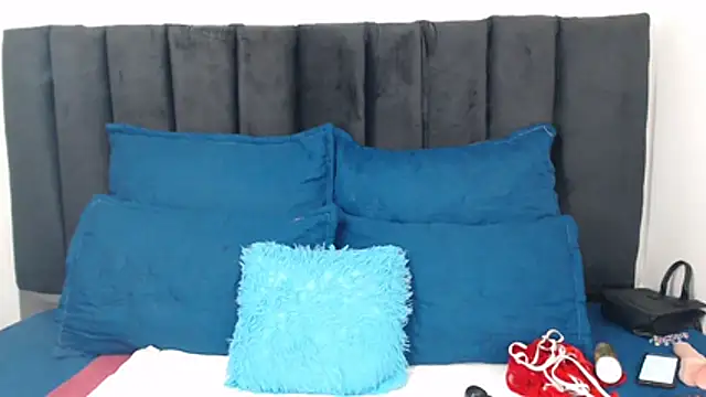 Miss-Berries online show from 04/13/26, 04:55