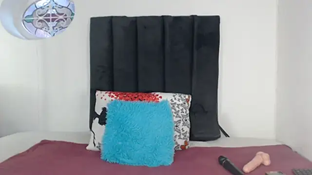 Snapshot of Miss-Berries chatting on 12/04/25, 03:27 Miss-Berries online show from 12/04/25, 03:27