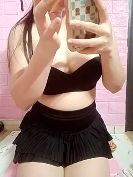 NannanLy2002 online show from 12/22/25, 06:52