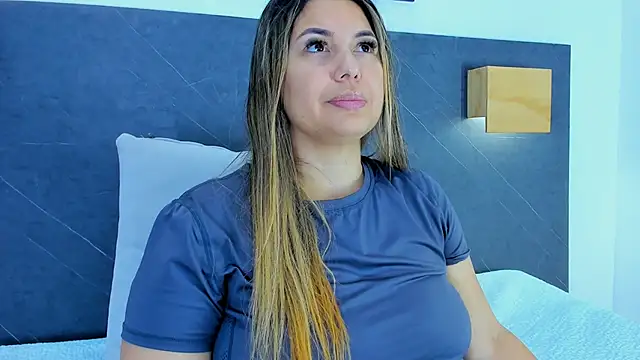 Snapshot of Andhrea_Vale chatting on 03/03/26, 11:50 Andhrea Vale online show from 03/03/26, 11:50