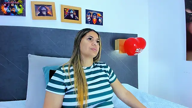 Snapshot of Andhrea_Vale chatting on 02/14/26, 12:05 Andhrea Vale online show from 02/14/26, 12:05