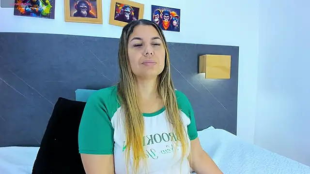 Snapshot of Andhrea_Vale chatting on 02/04/26, 11:49 Andhrea Vale online show from 02/04/26, 11:49