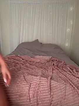 Snapshot of LillieMaee chatting on 03/25/26, 12:04 LillieMaee online show from 03/25/26, 12:04