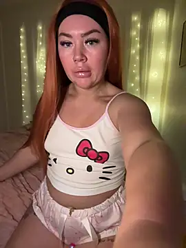 Snapshot of LillieMaee chatting on 03/19/26, 09:37 LillieMaee online show from 03/19/26, 09:37